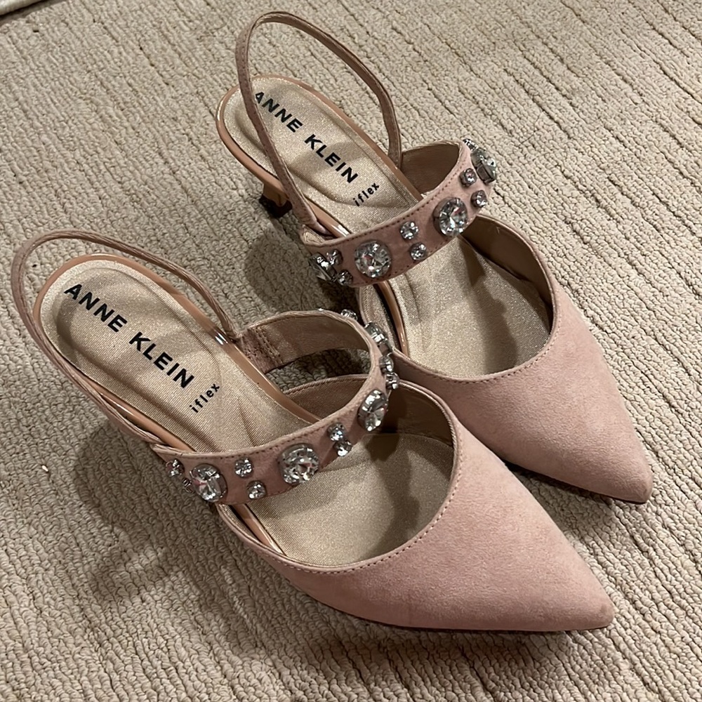 Anne Klein Akidare Kitten Heels Excellent condition